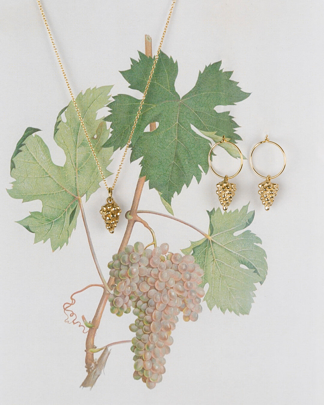 Handmade fruit earrings in bronze Bona Calvi