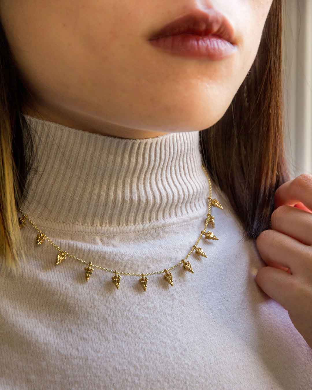 Natzca chocker necklace with small pendants