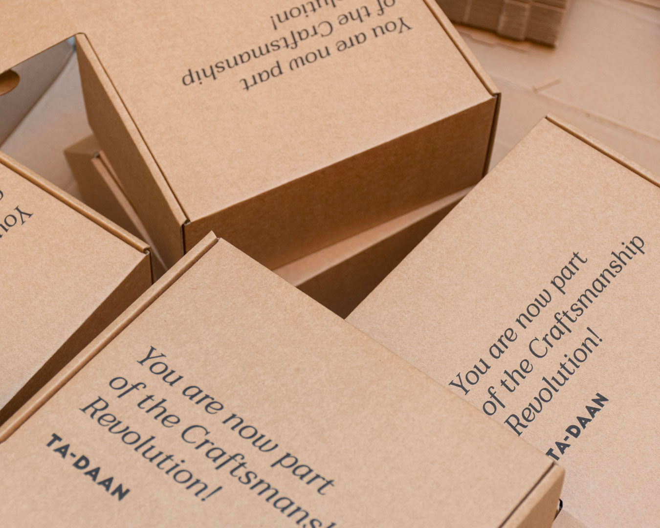 Packhelp TA-DAAN custom sustainable packaging mailer boxes