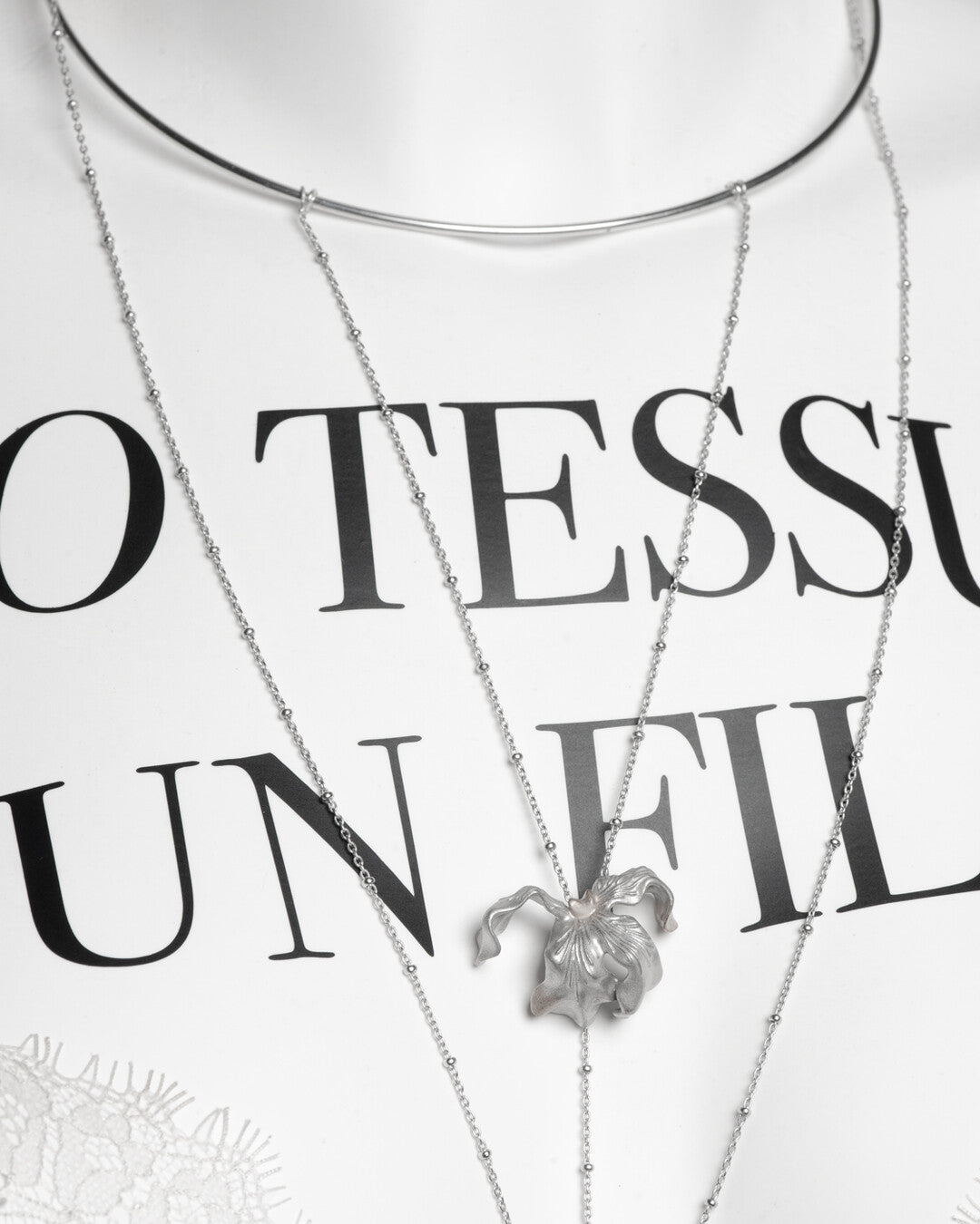 GelsominoTube Necklace with Hanging Flowers