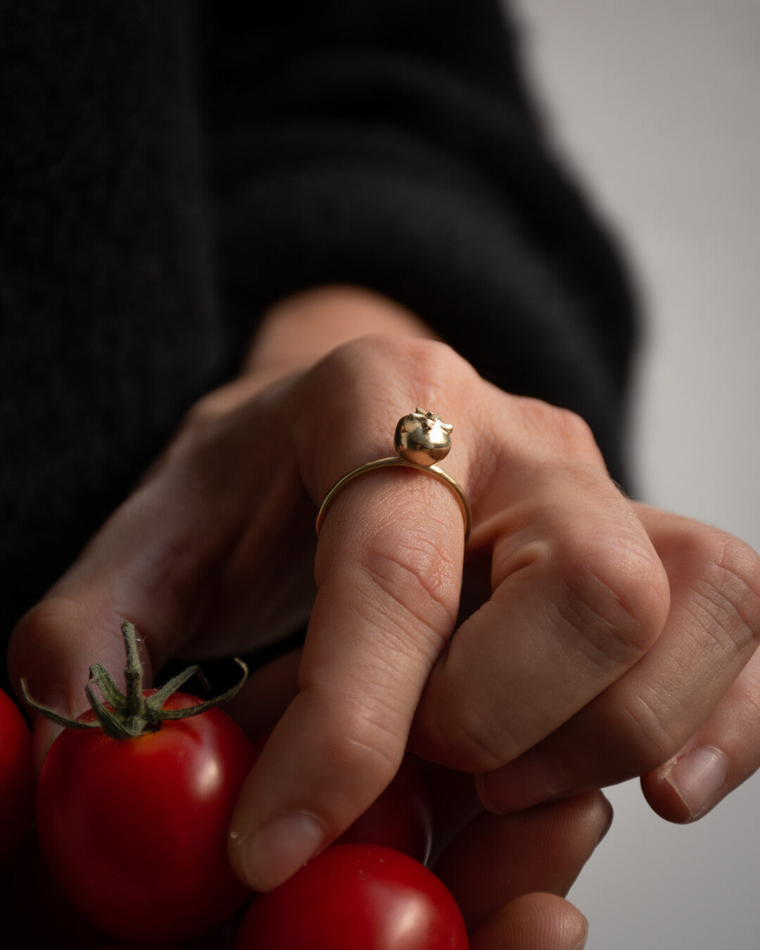 Handmade bronze ring tomato shape - Bona Calvi