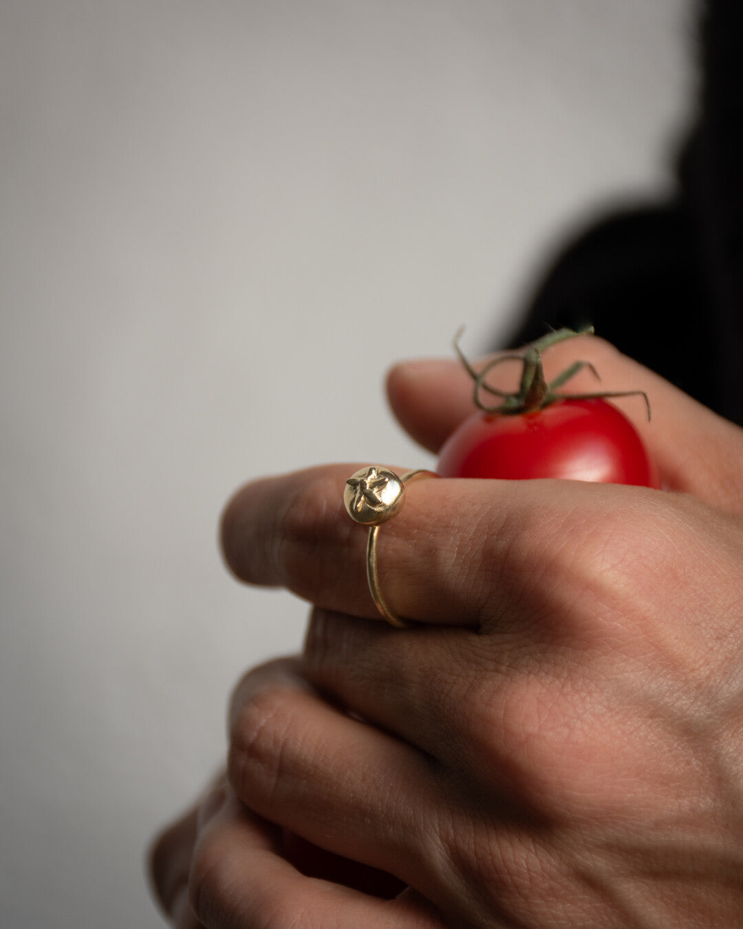 Handmade bronze ring tomato shape - Bona Calvi