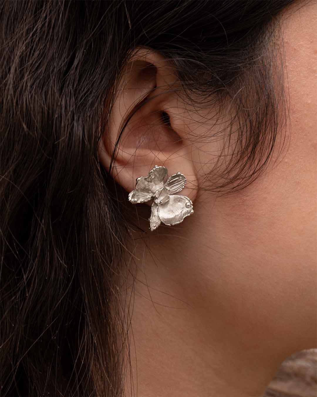 Flora Orchis earring with two orchis flowers