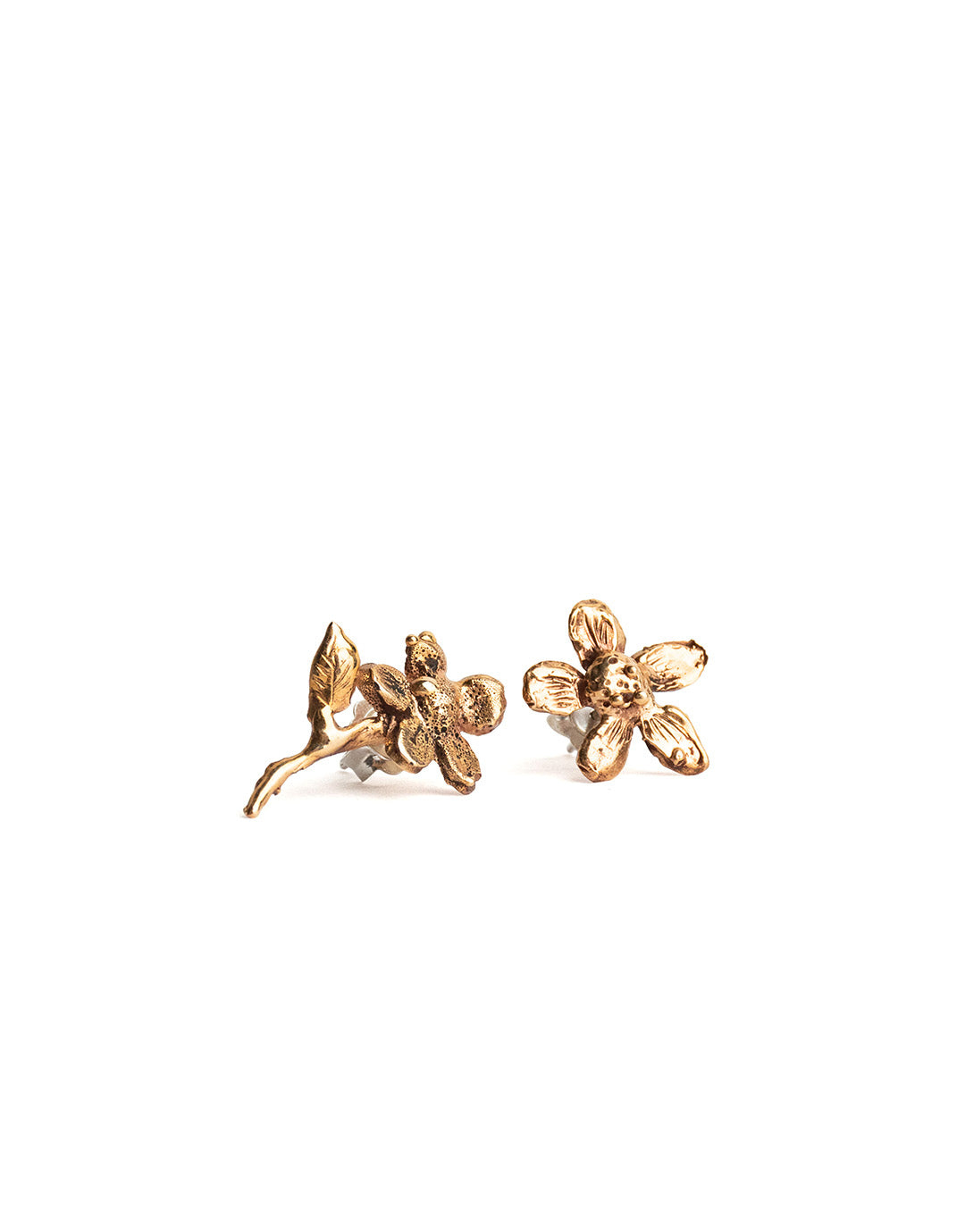 Flora Bellis mismatched earrings with daisies