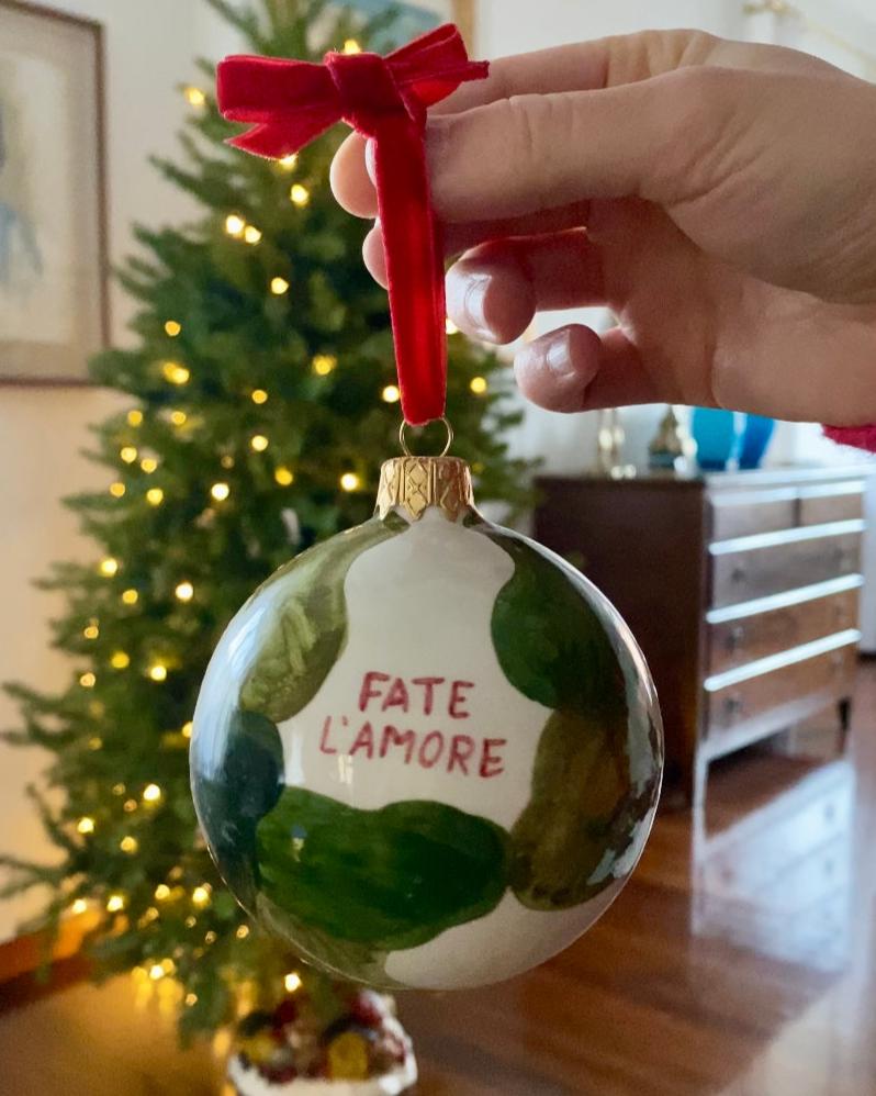 "Fate l'Amore" Christmas ball