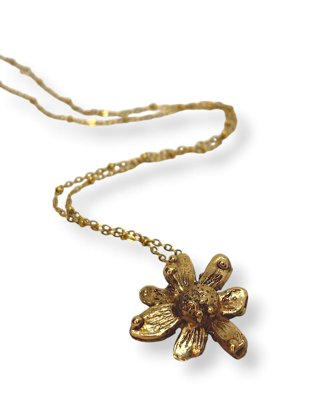 Flora Bellis daisy pendant