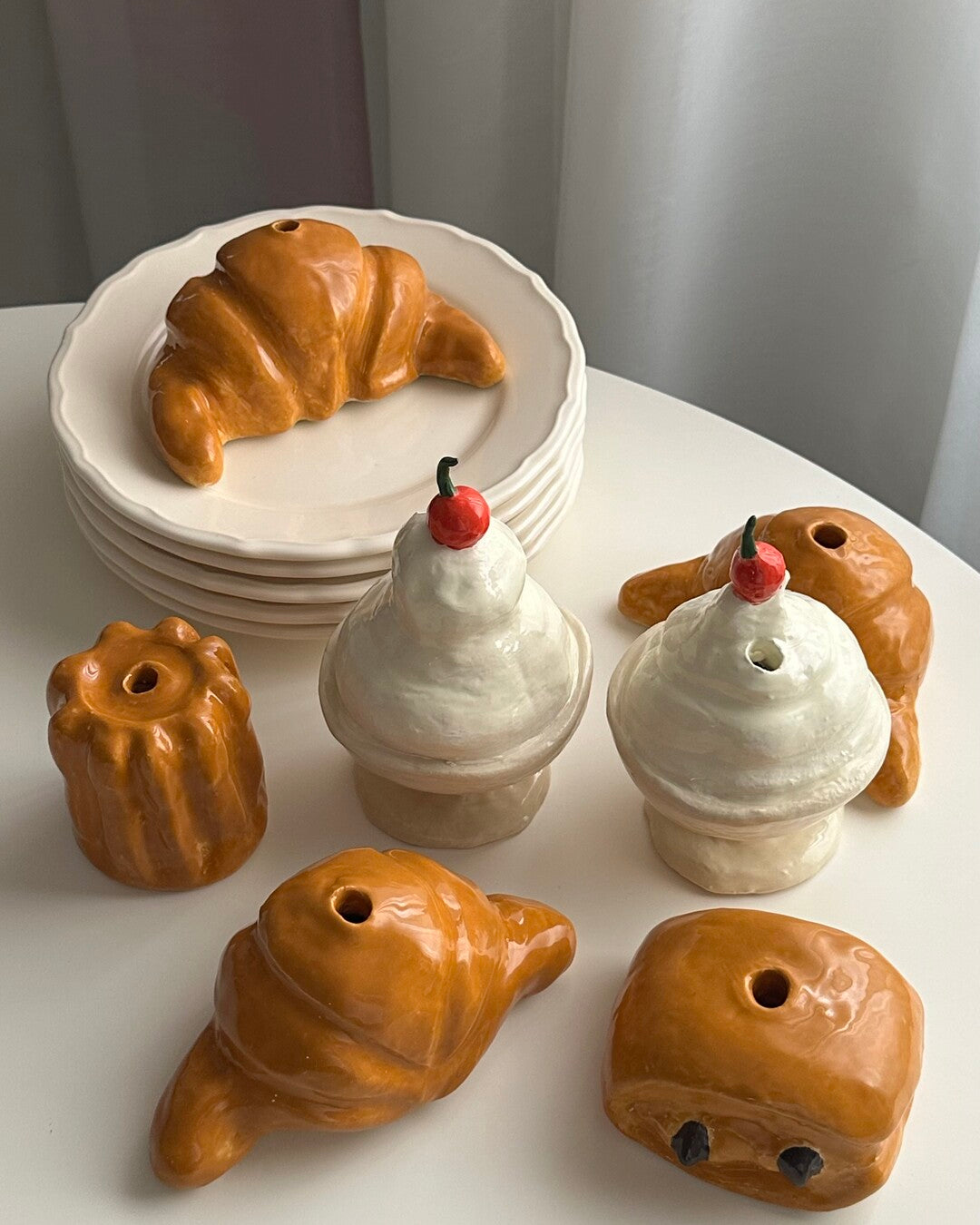 Croissant candle holder