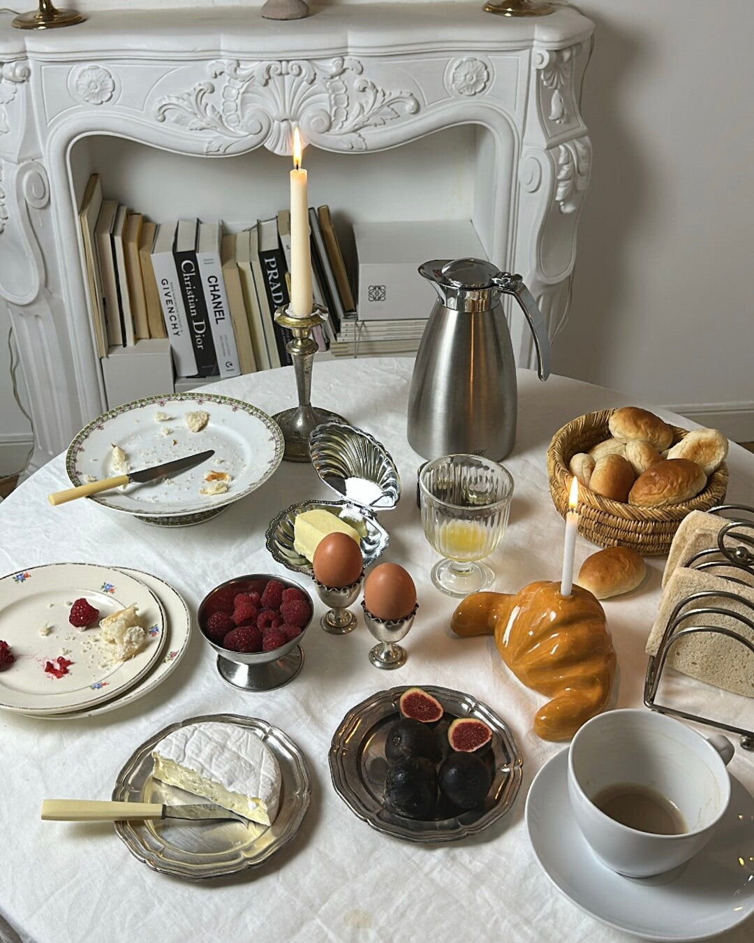 Croissant candle holder