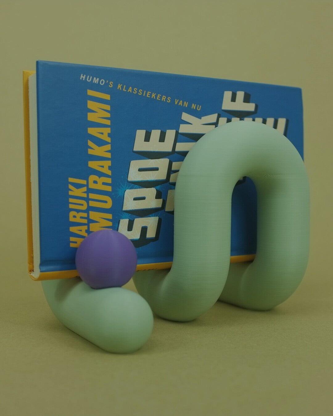 3D printed colorful book end - Emil Robbrecht