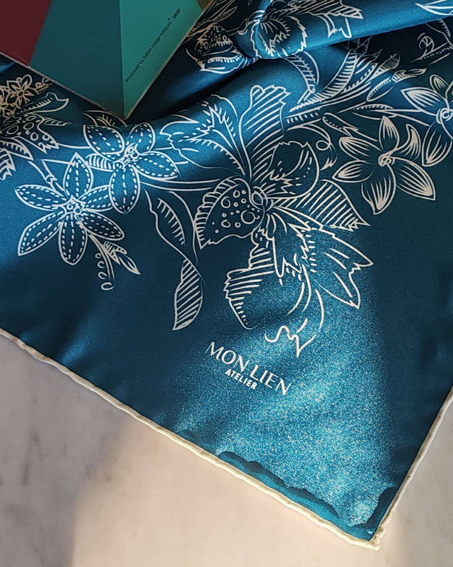 Foulard carré in silk - Il sogno floreale - ottanio e avorio