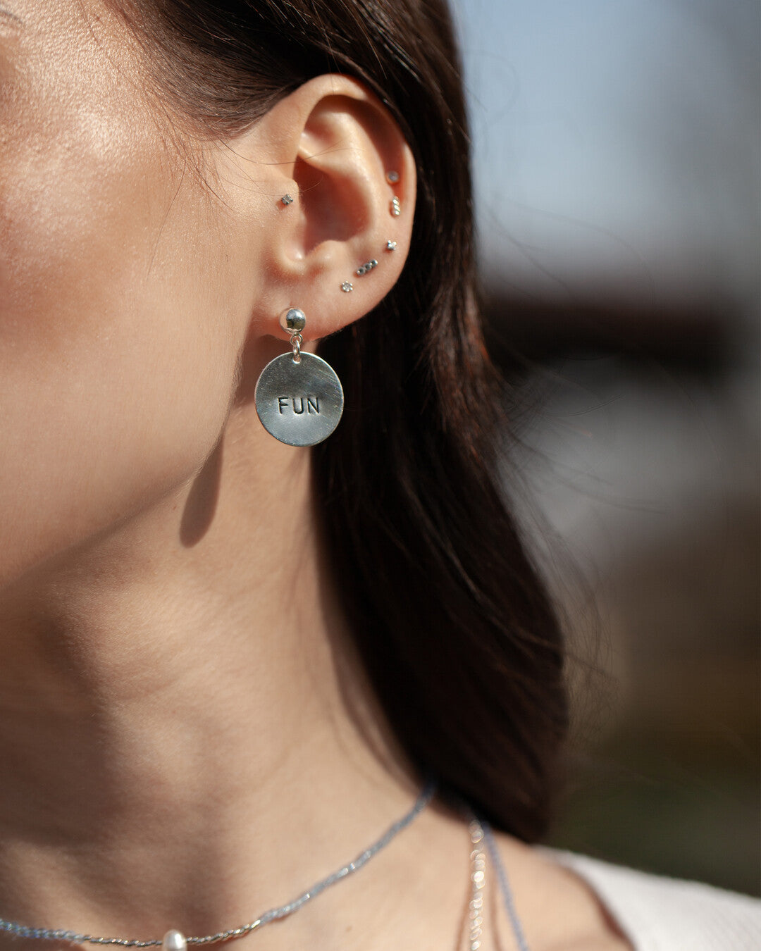 Engraved single-earring 