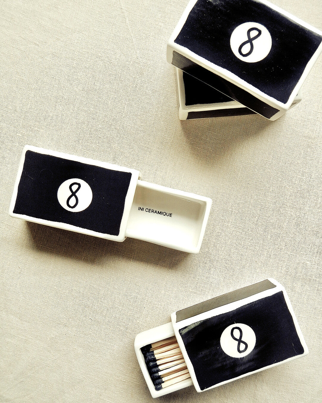 Scatola di fiammiferi illustrata in ceramica