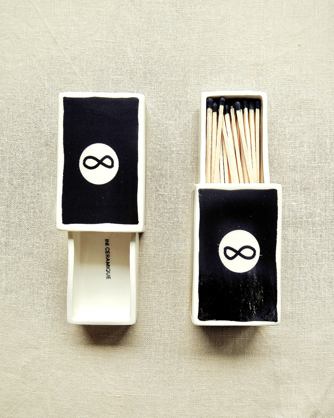 Scatola di fiammiferi illustrata in ceramica