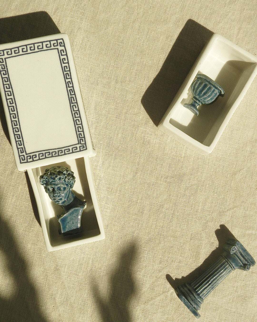 Scatola di fiammiferi illustrata in ceramica