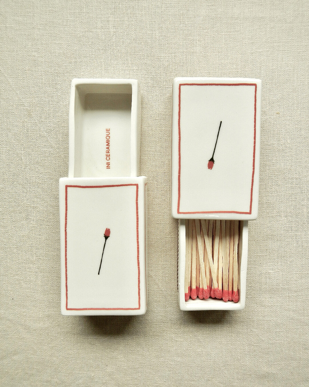 Scatola di fiammiferi illustrata in ceramica