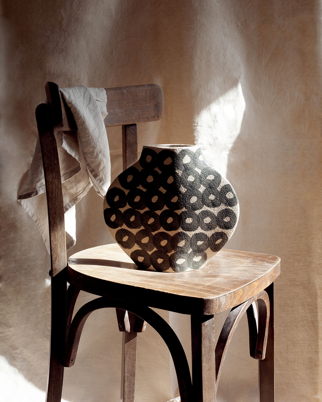 ‘Rounds Pattern’ Vase illustré en Céramique 