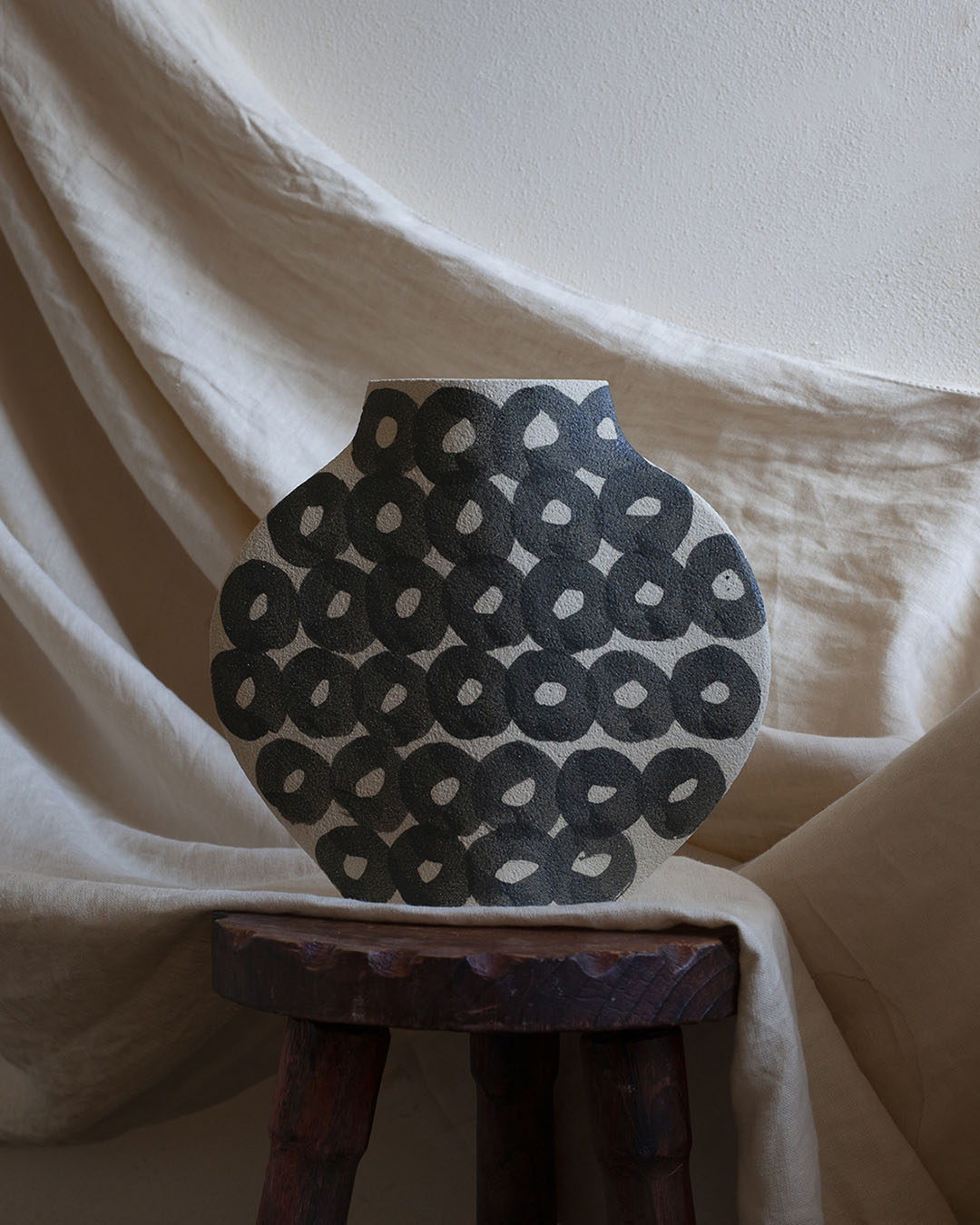 ‘Rounds Pattern’ Vase illustré en Céramique 