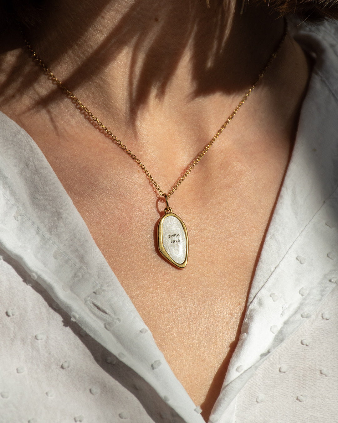 "Resta rara" - Gold Necklace