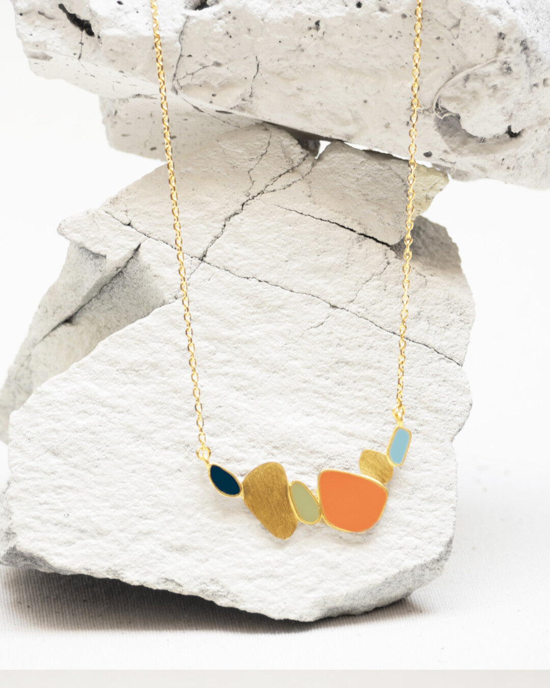 Golden Necklace with Pendant Thalus