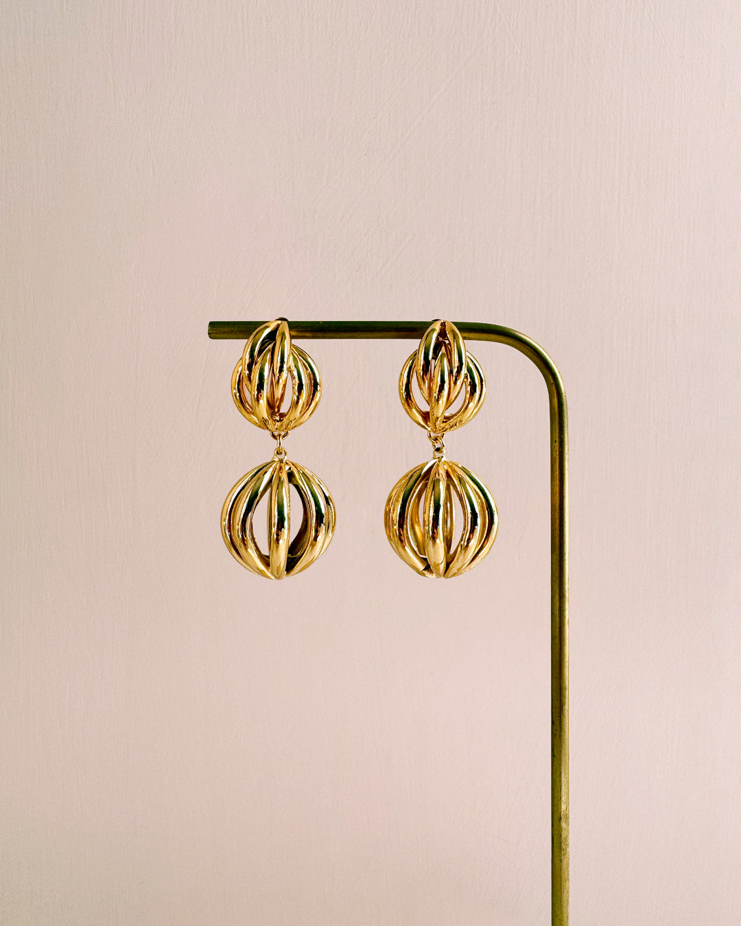 Violet earrings twist vintage button