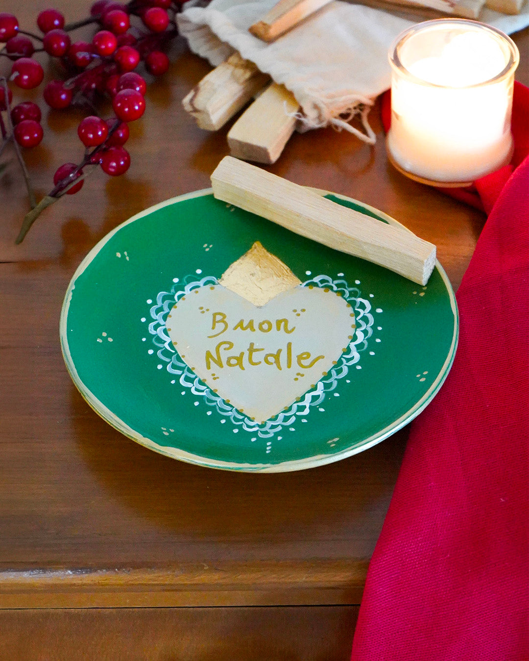 "Merry Christmas" decorative small plate with gold leaf