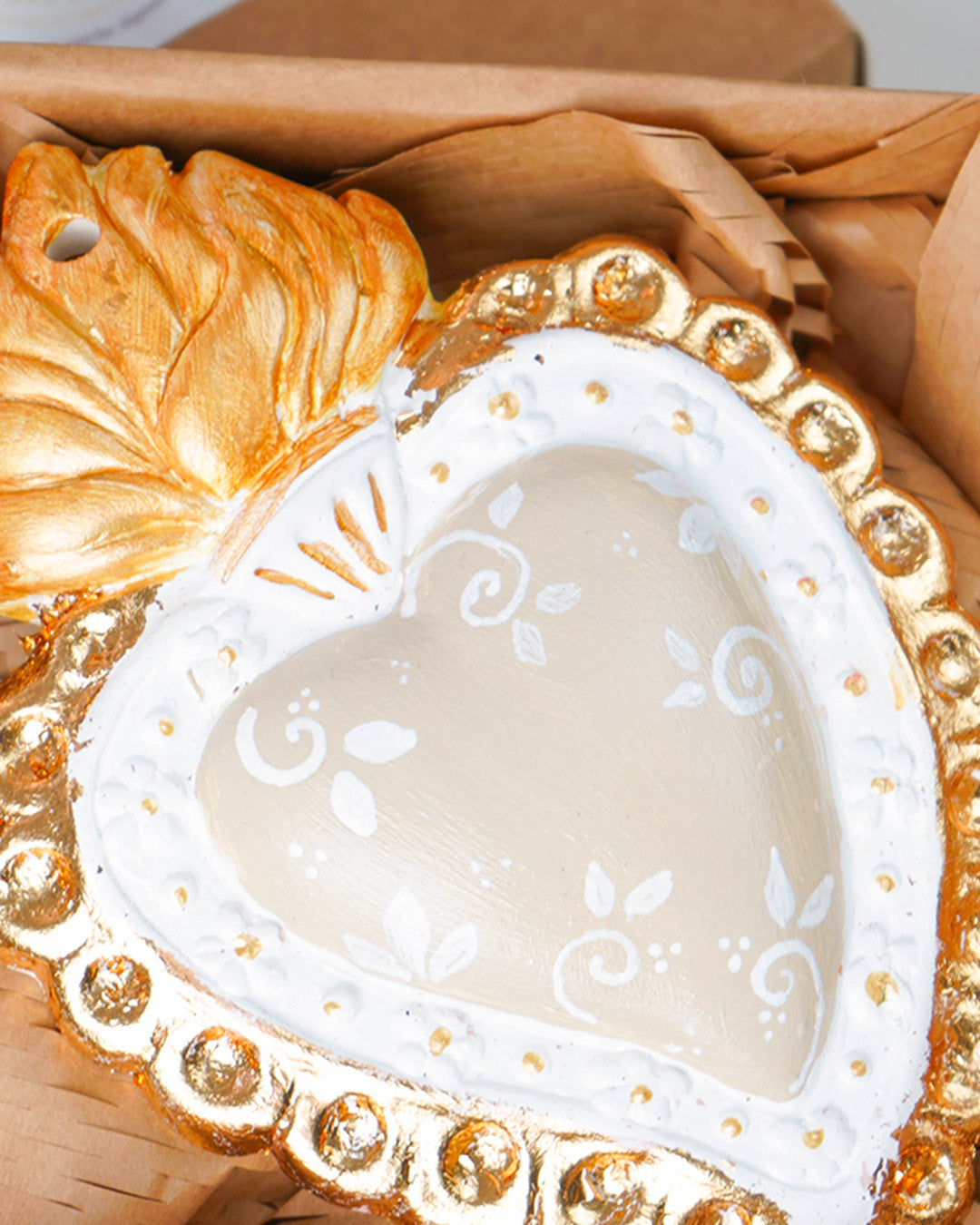 Ceramic Sacred Heart gold/beige – Christmas collection