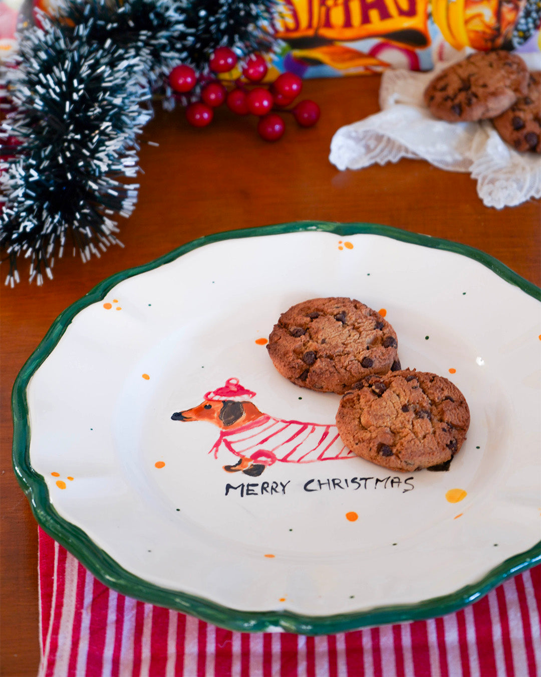 Scalloped French dachshund plate – Christmas collection