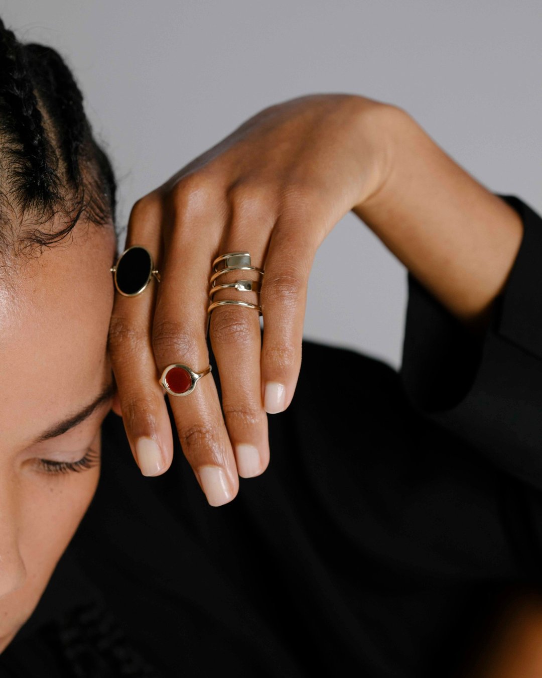 Maitea handmade oval ring with black stone