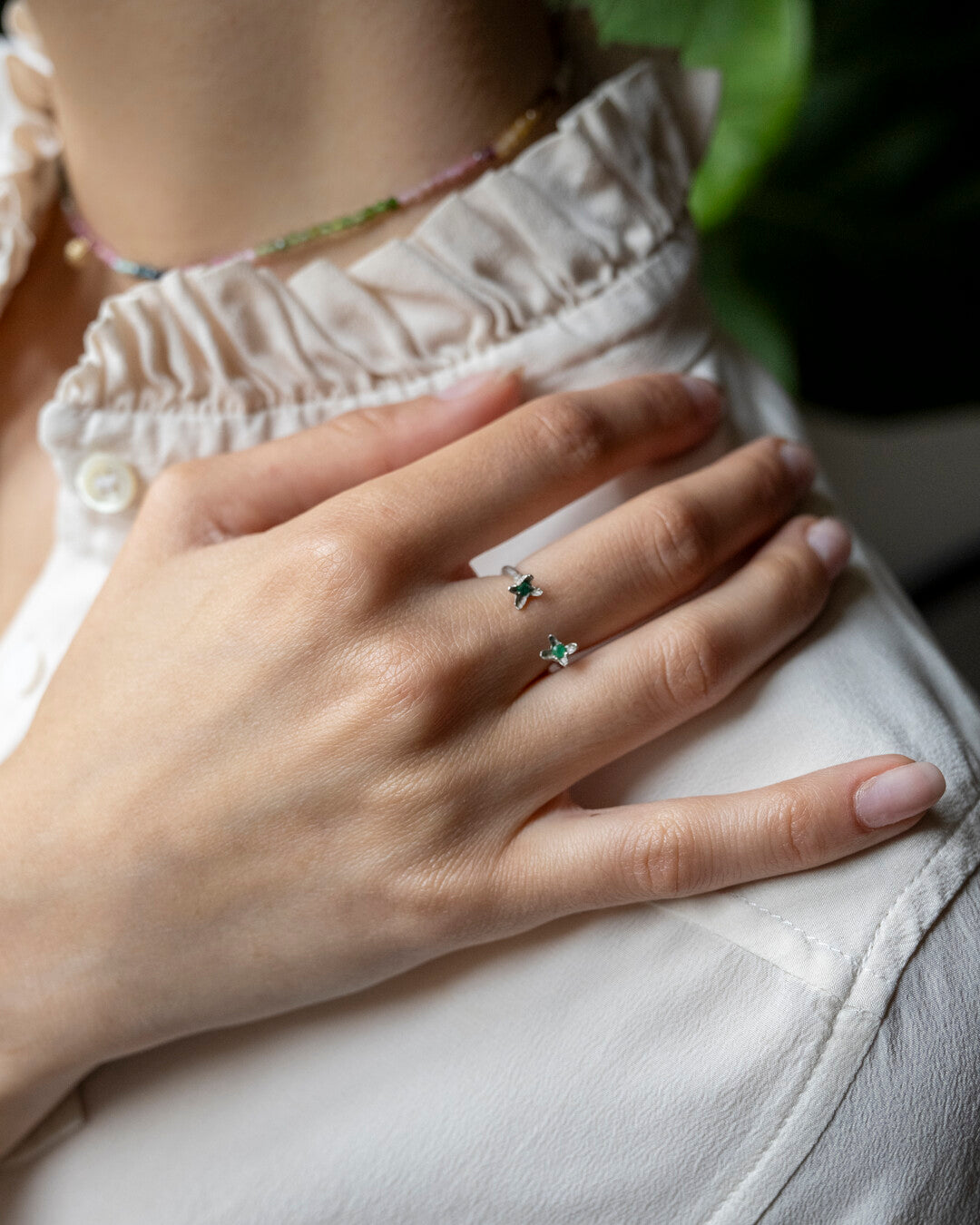 Handmade open ring with emerald - Mandala T