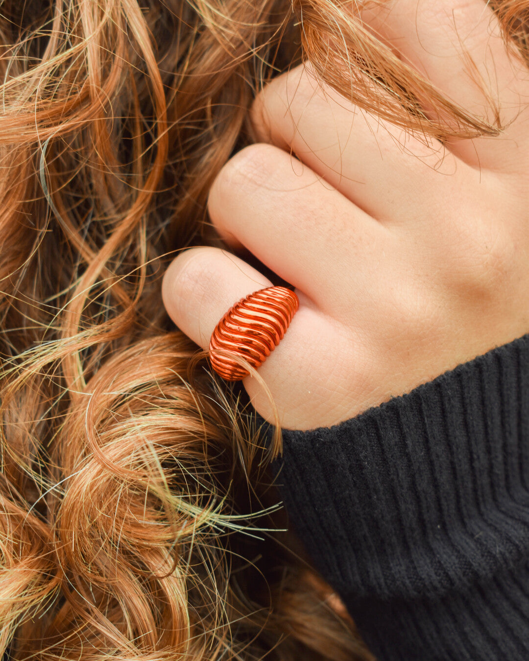 Wave colored ring