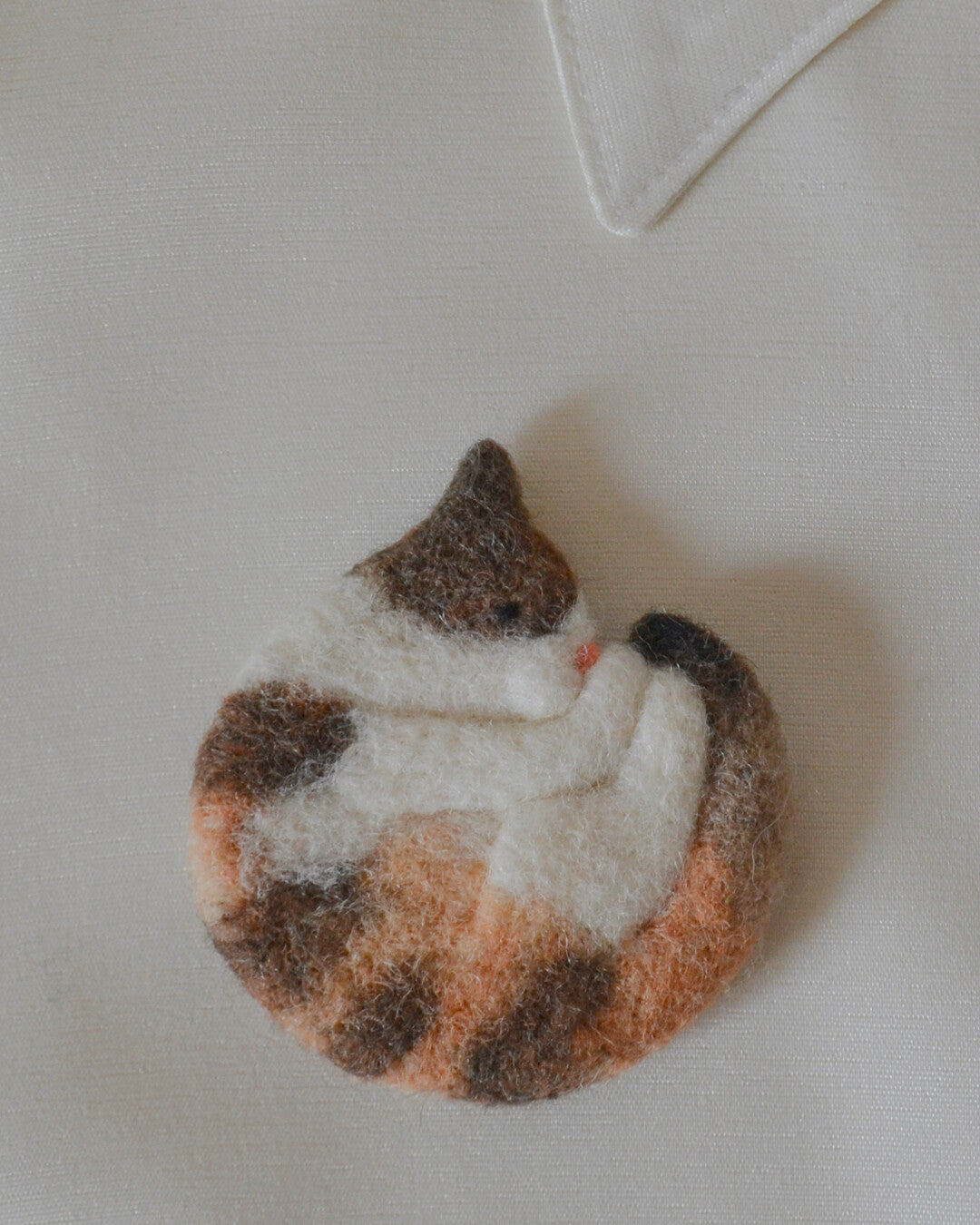 Custom "Pet portrait" needle-felted brooch