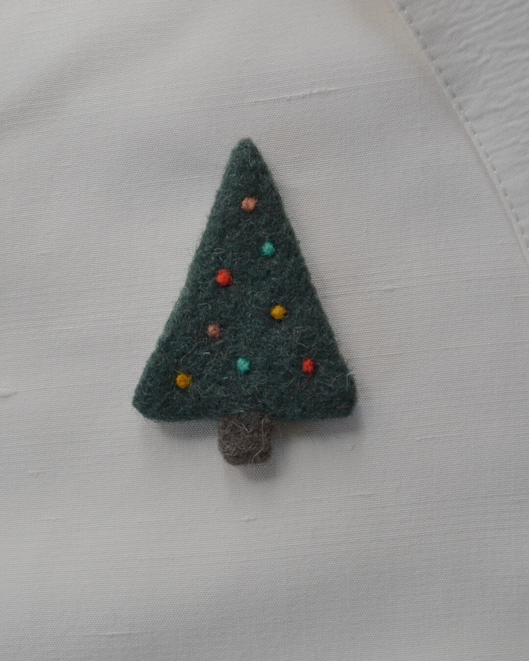 Christmas tree needlefelted brooch