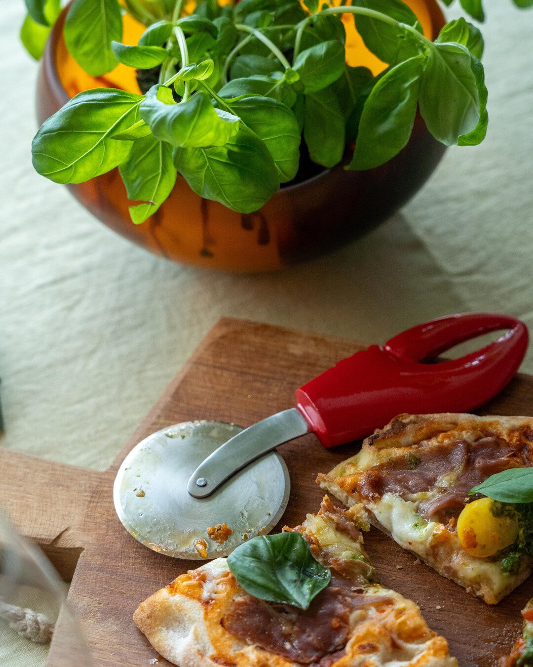 Lobster leg pizza cutter