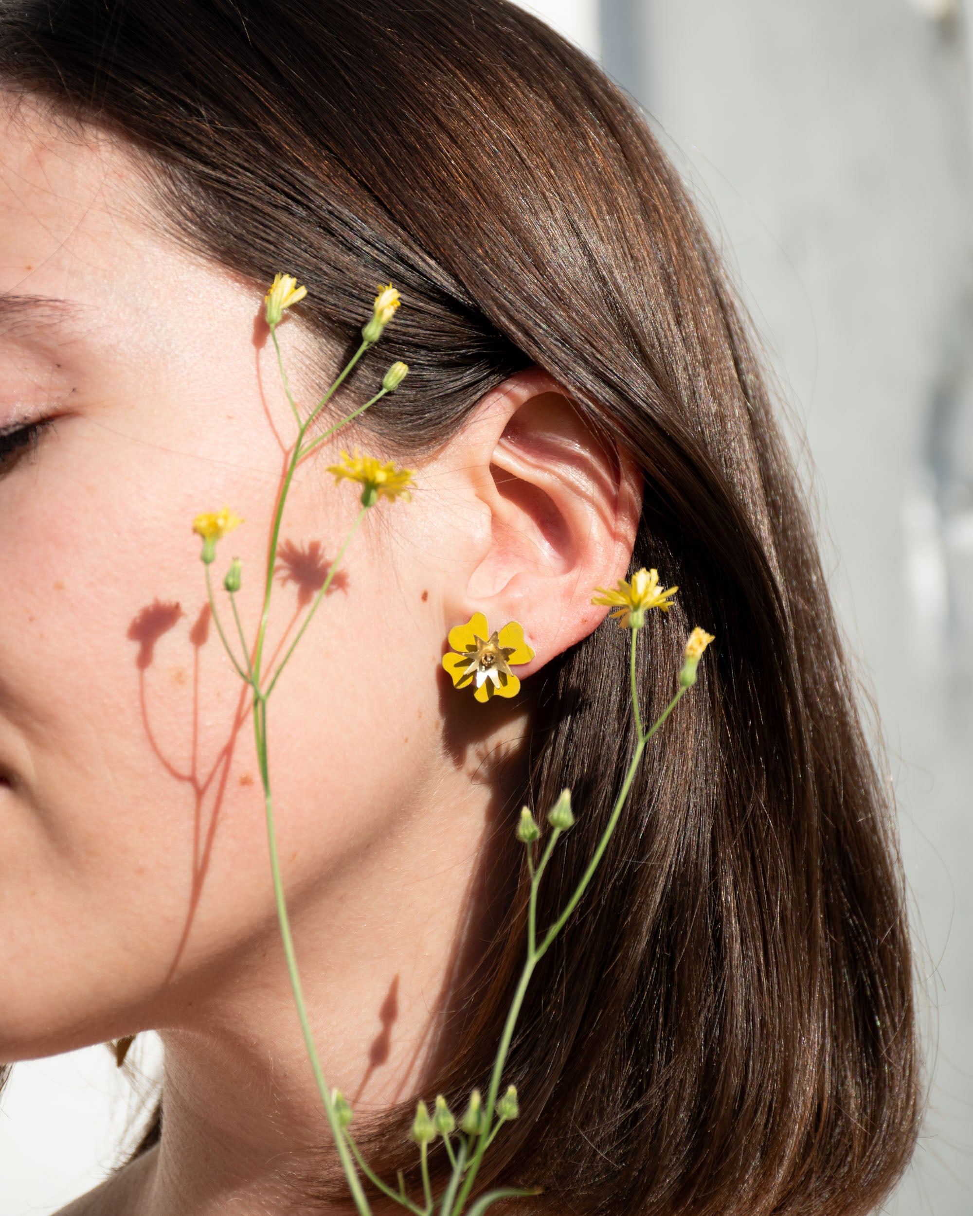 Handmade stud earrings - yellow flowers - Sabrina Formica