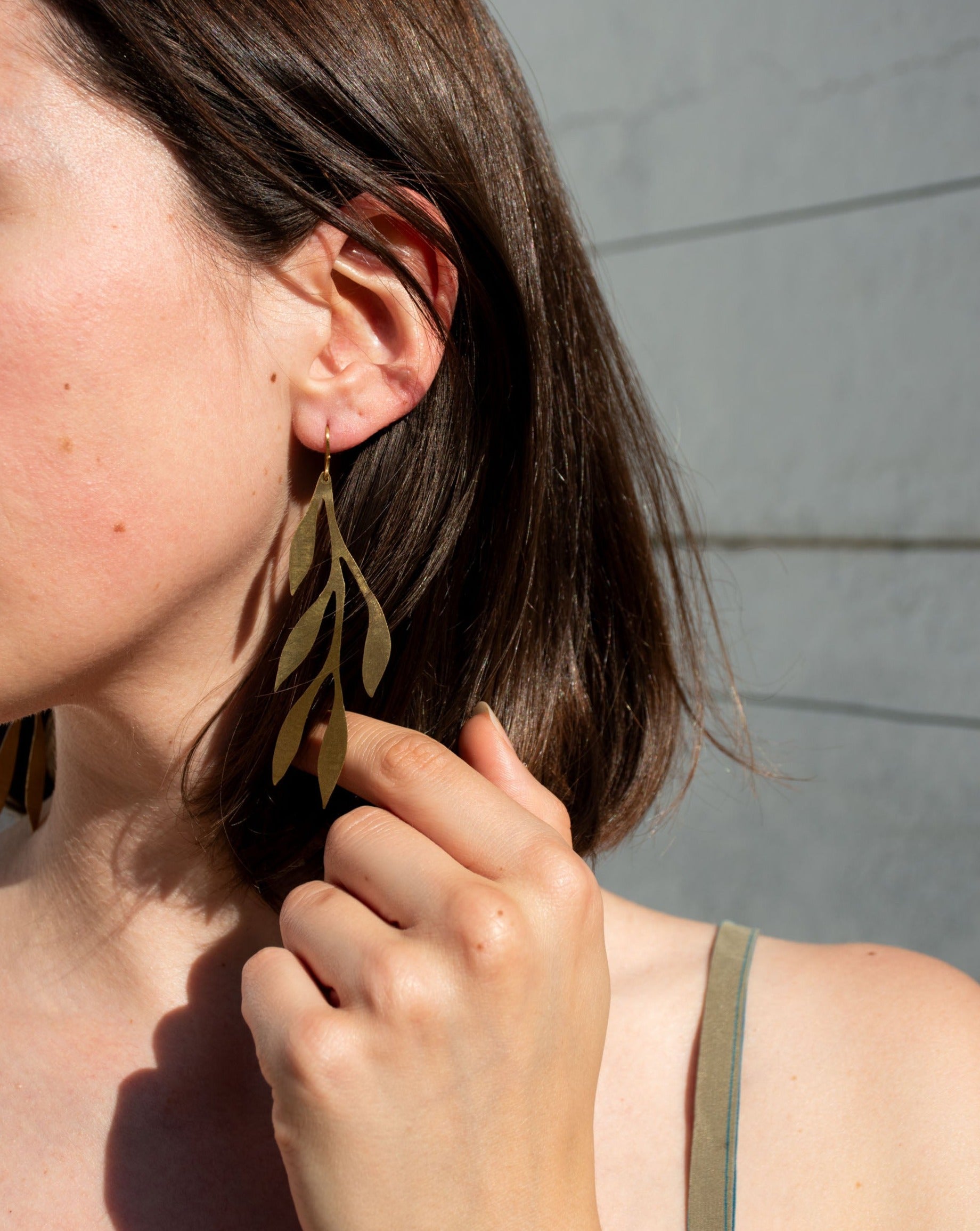 Handmade long earrings -golden leaves- Sabrina Formica