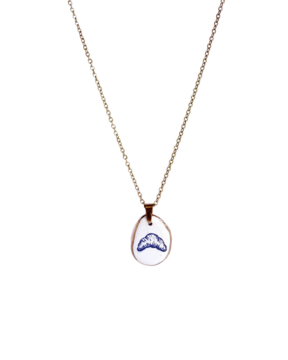 Brioche-pendant-and-venetian-box-chain-necklace