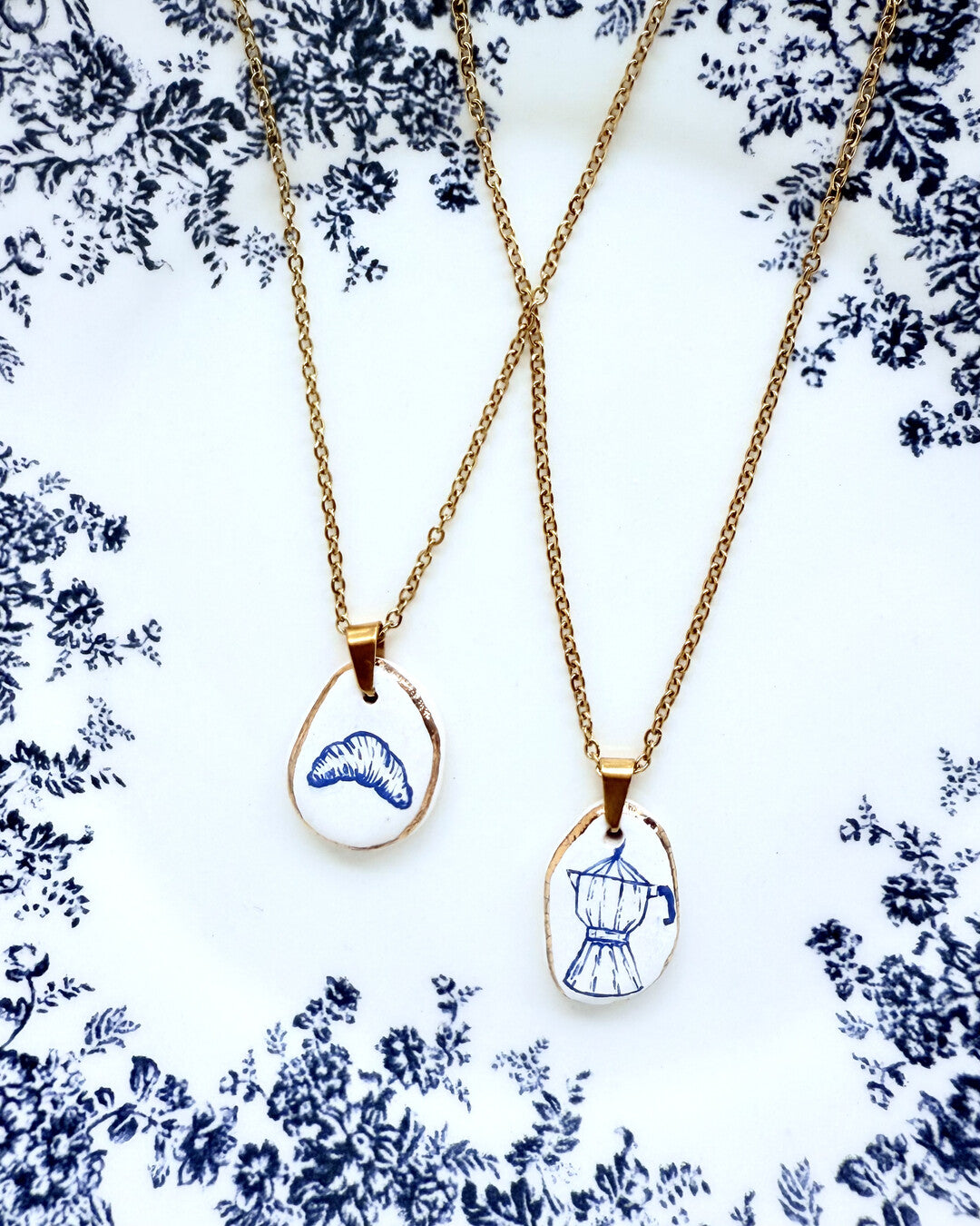 Moka pendant and venetian box chain necklace