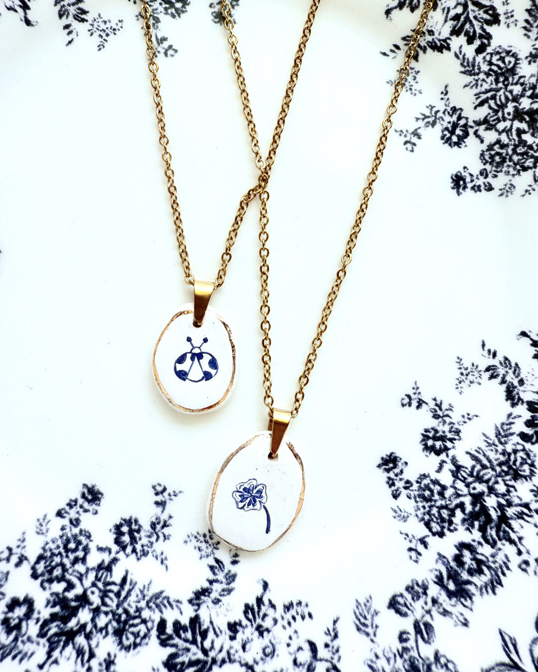 Ladybug pendant and venetian box chain necklace