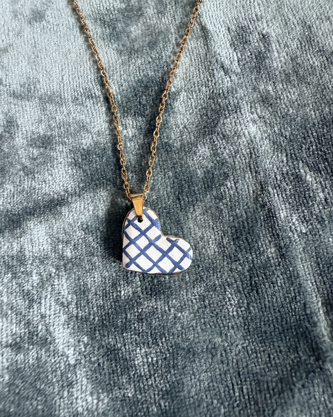 Check heart pendant and venetian box chain necklace