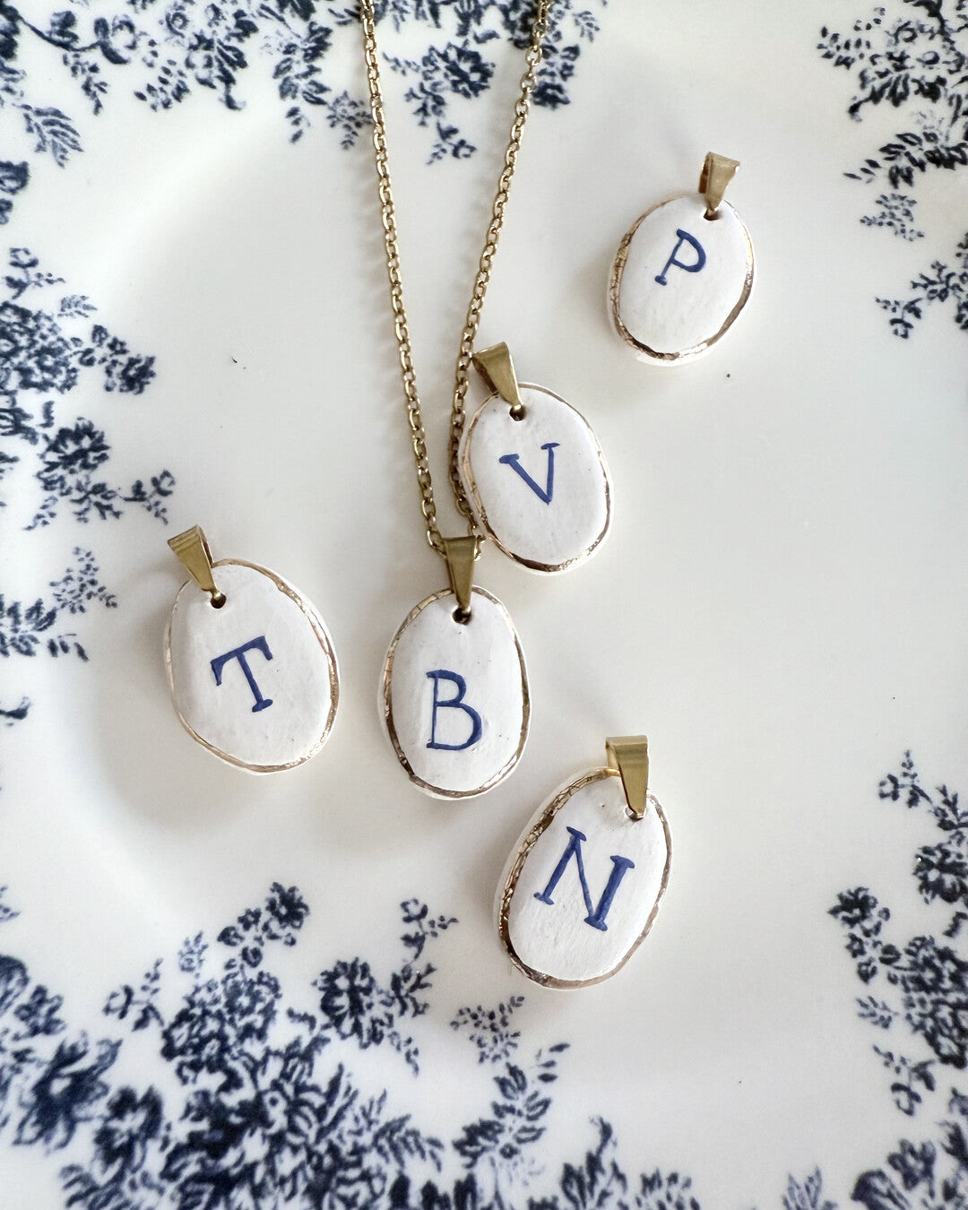 Custom Letter pendant and venetian box chain necklace
