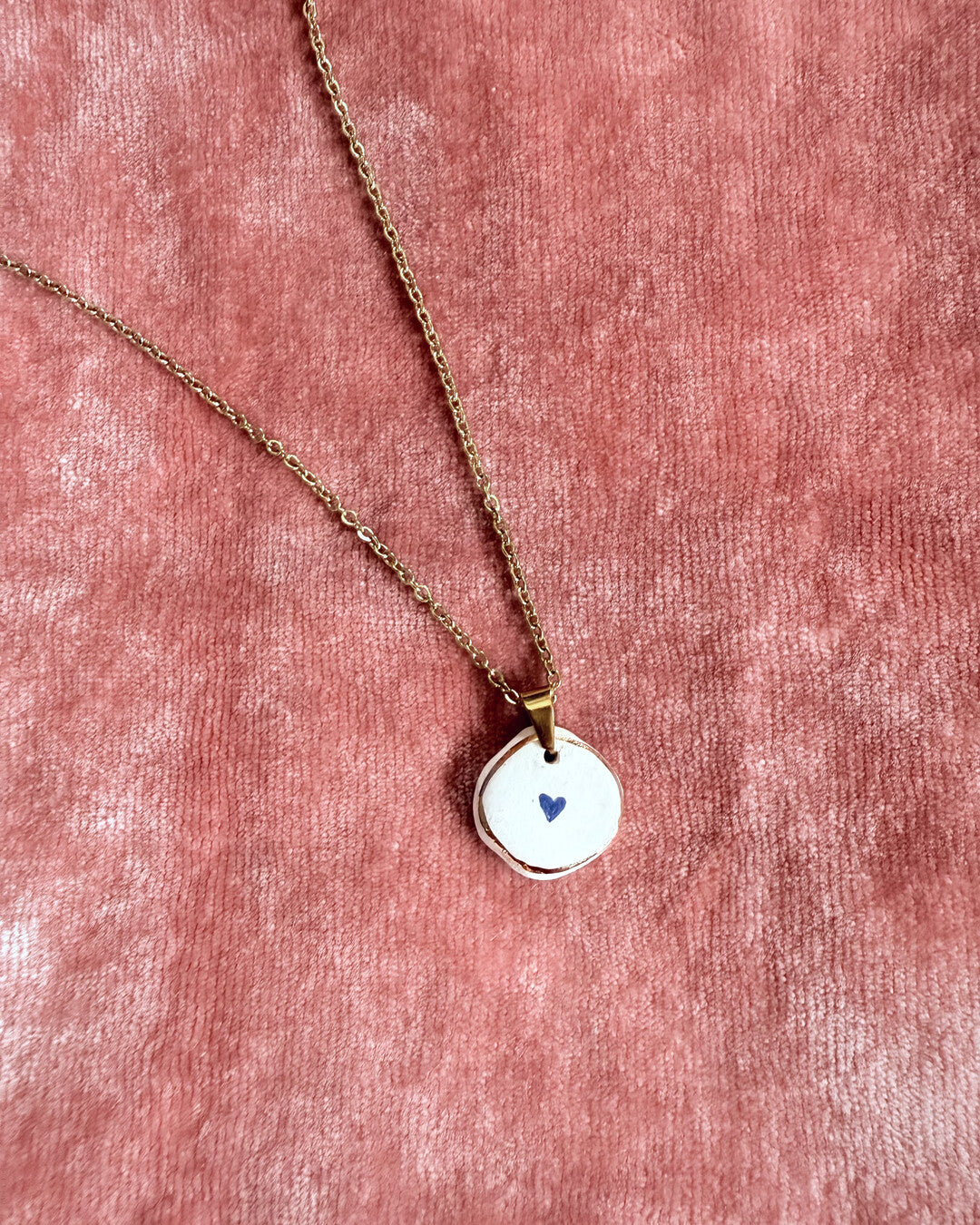 Micro heart pendant and venetian box chain necklace