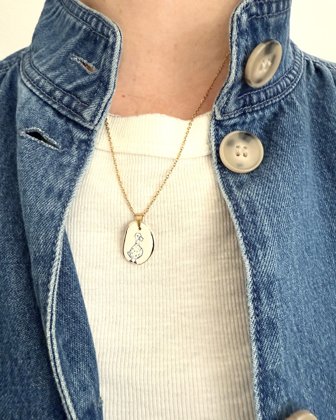 Goose pendant and venetian box chain necklace