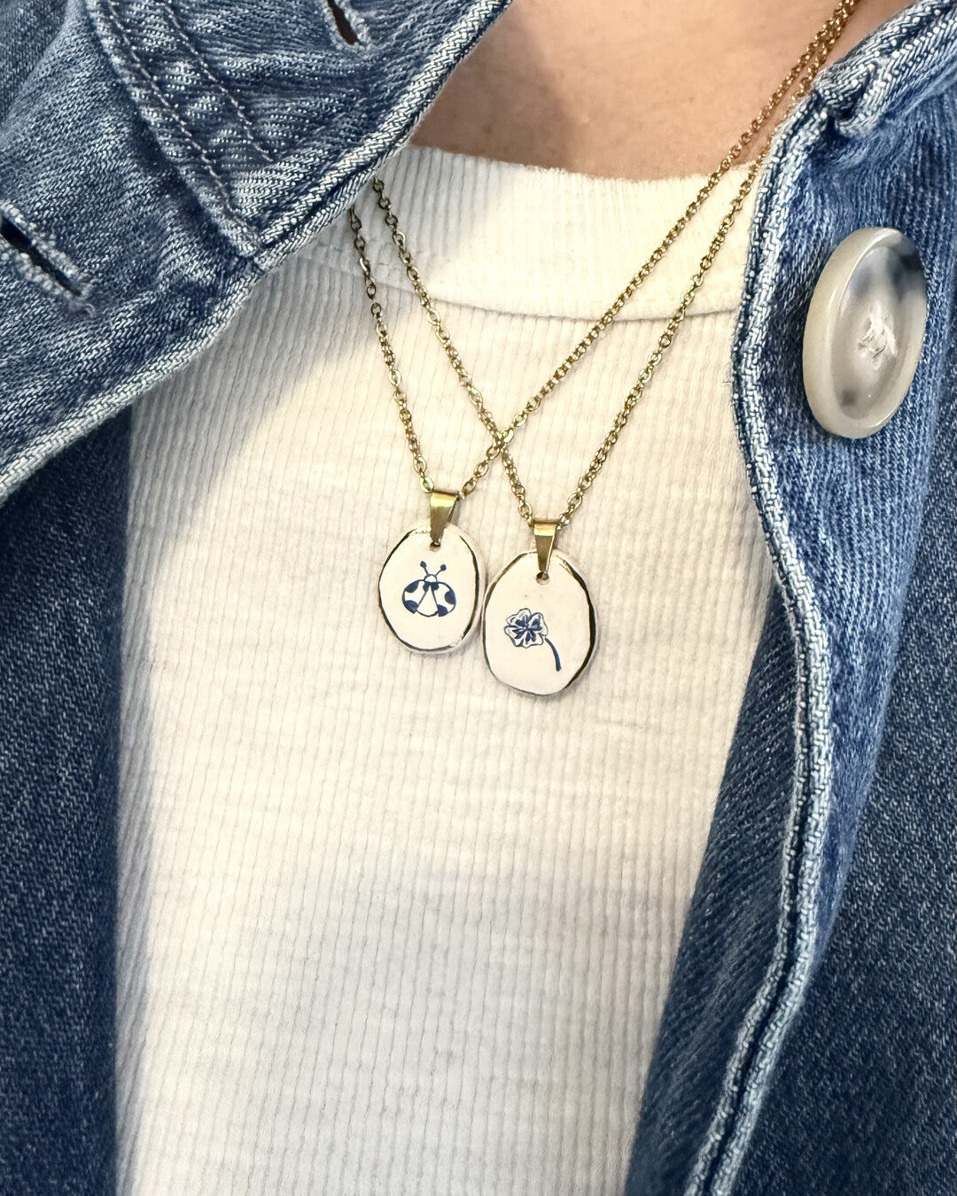 Ladybug pendant and venetian box chain necklace