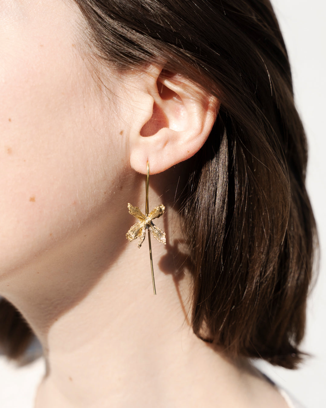 Five-pronged flower berry earrings