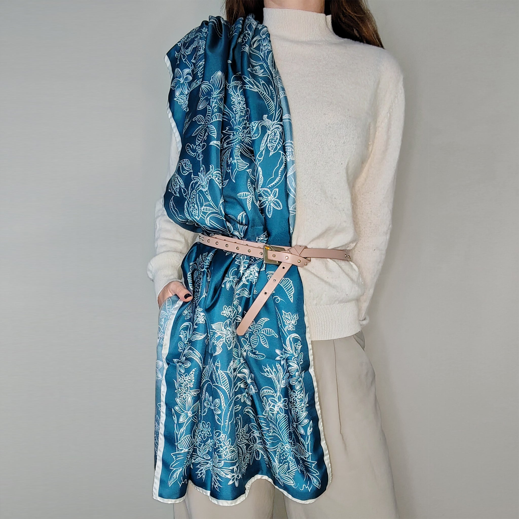 Stole in silk - Il sogno floreale - ottanio e avorio