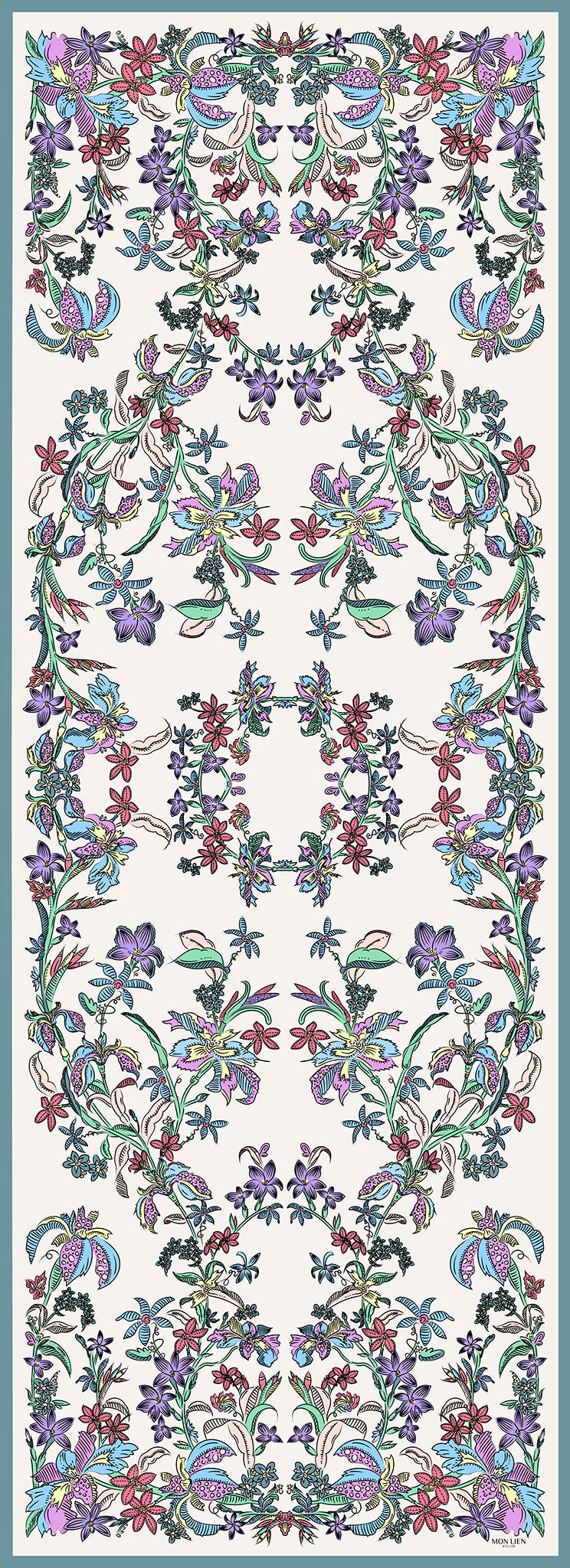 stola in seta rettangolare con disegno di fiori multicolore su sfondo chiaro