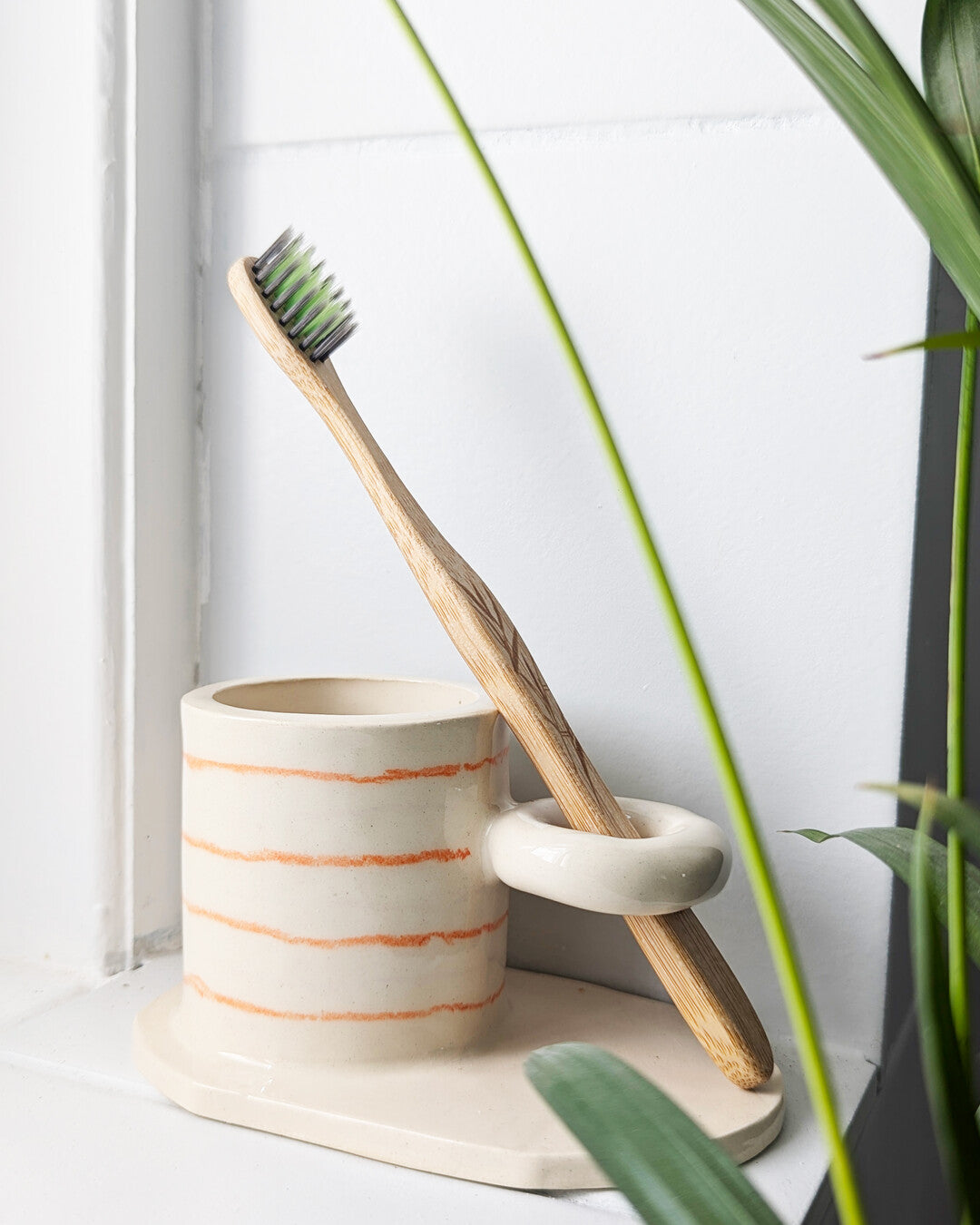 Crayon Toothbrush holder