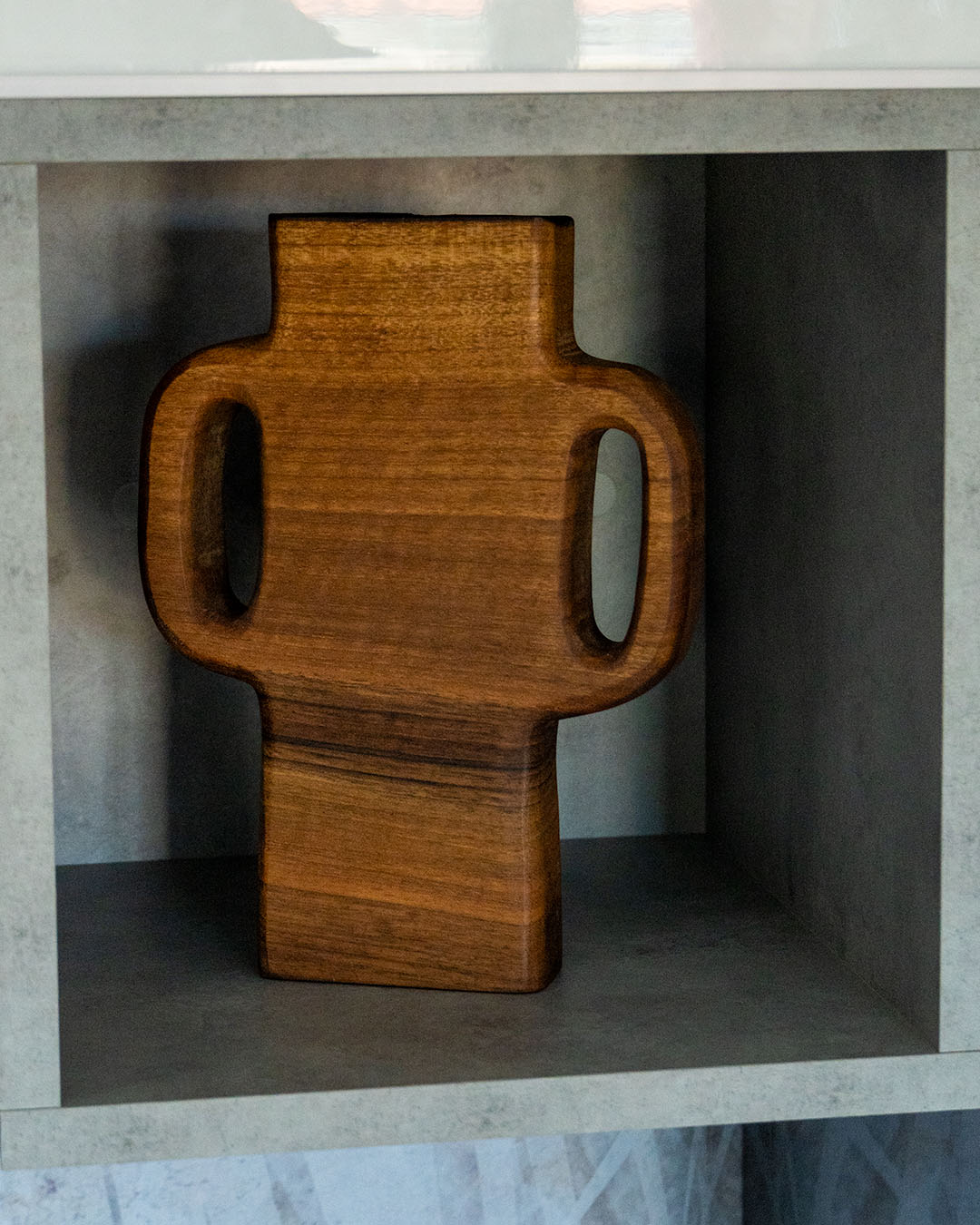 Vaso in legno Cambium nero con due manici