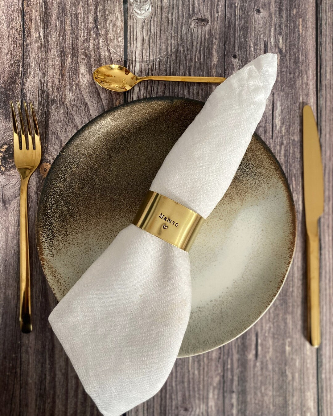 "Maman" - Engraved brass napkin ring with heart symbol