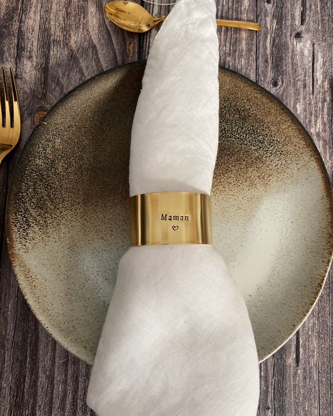 "Maman" - Engraved brass napkin ring with heart symbol